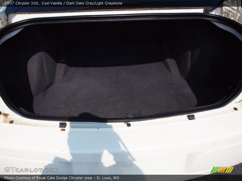 Cool Vanilla / Dark Slate Gray/Light Graystone 2007 Chrysler 300