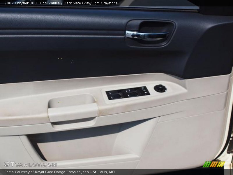 Cool Vanilla / Dark Slate Gray/Light Graystone 2007 Chrysler 300