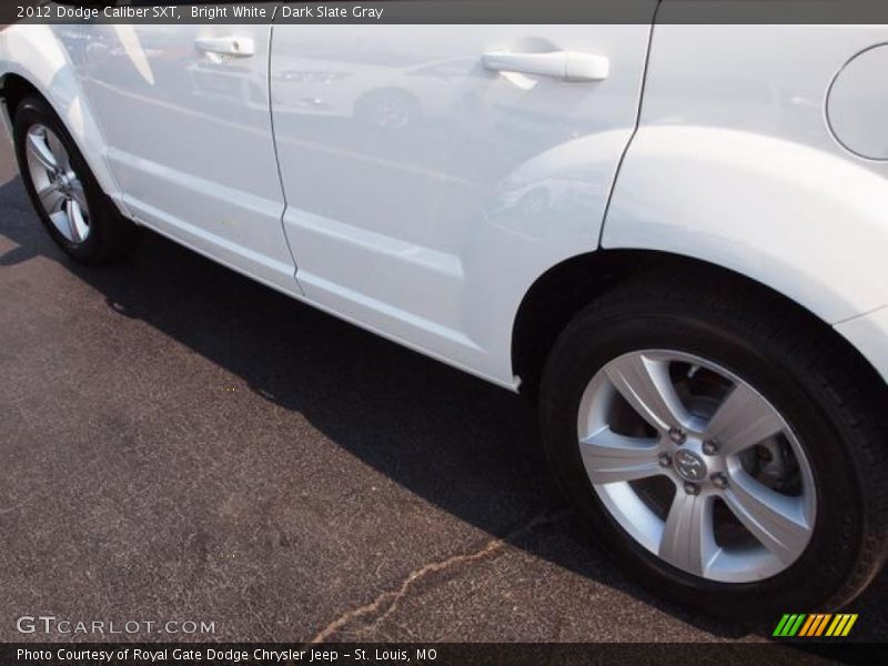 Bright White / Dark Slate Gray 2012 Dodge Caliber SXT