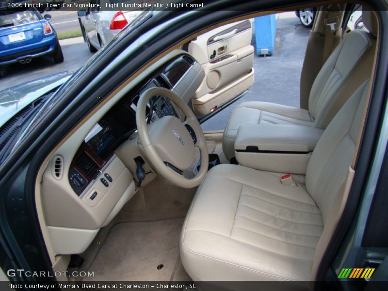  2006 Town Car Signature Light Camel Interior