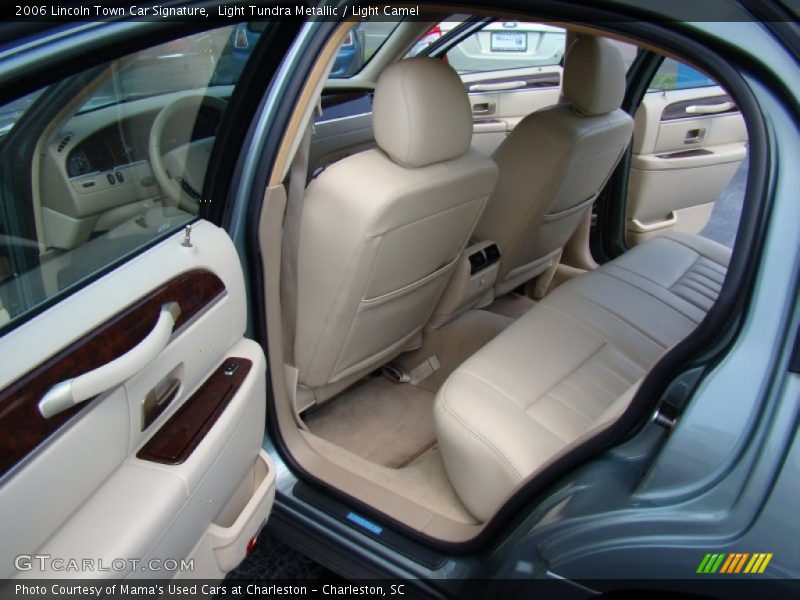 Light Tundra Metallic / Light Camel 2006 Lincoln Town Car Signature