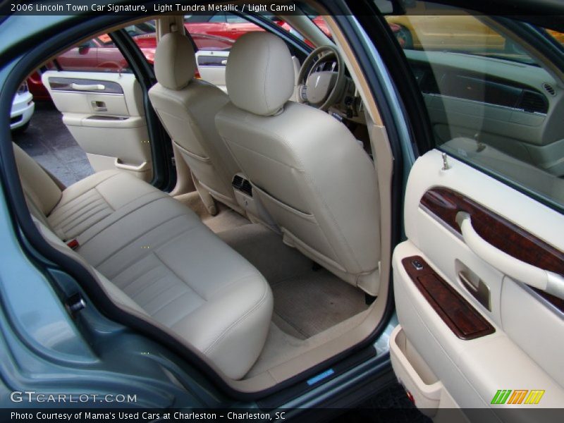 Light Tundra Metallic / Light Camel 2006 Lincoln Town Car Signature