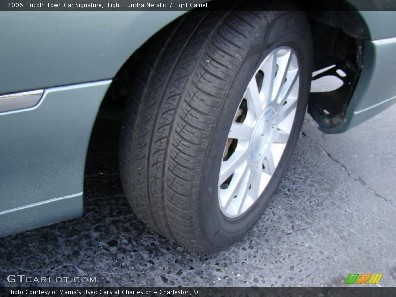 Light Tundra Metallic / Light Camel 2006 Lincoln Town Car Signature