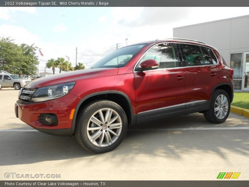 Front 3/4 View of 2012 Tiguan SE