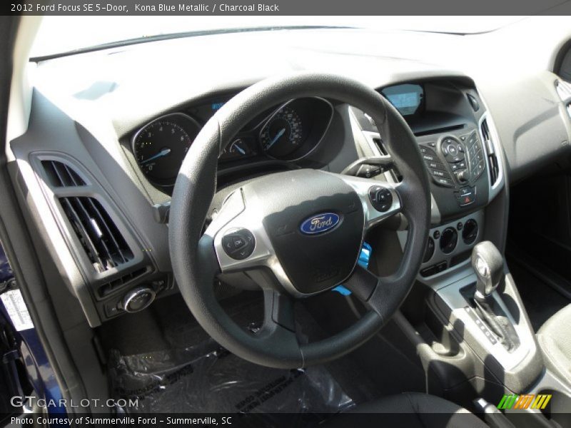 Kona Blue Metallic / Charcoal Black 2012 Ford Focus SE 5-Door