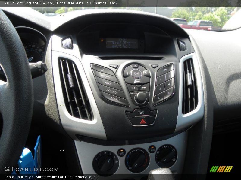 Kona Blue Metallic / Charcoal Black 2012 Ford Focus SE 5-Door