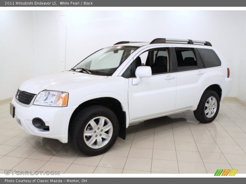 White Pearl / Black 2011 Mitsubishi Endeavor LS