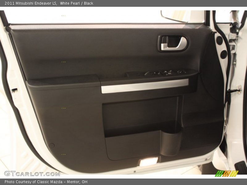 White Pearl / Black 2011 Mitsubishi Endeavor LS