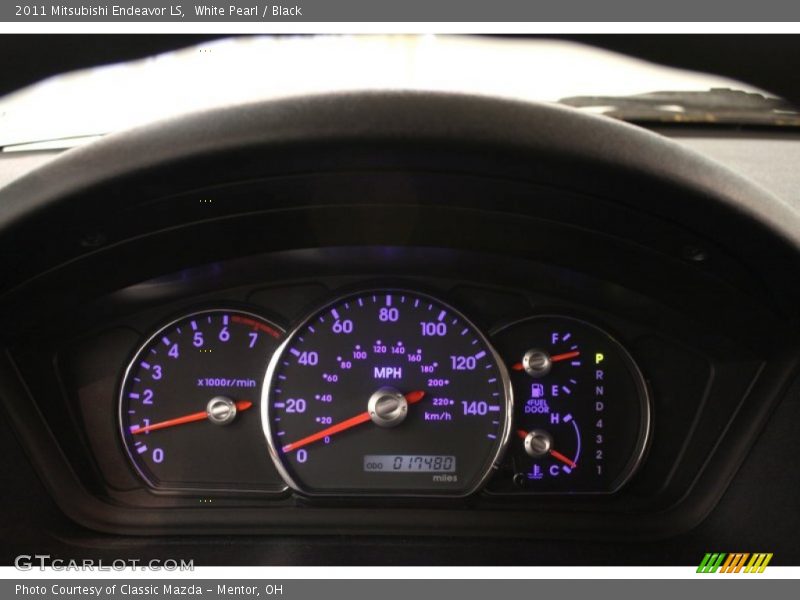 White Pearl / Black 2011 Mitsubishi Endeavor LS