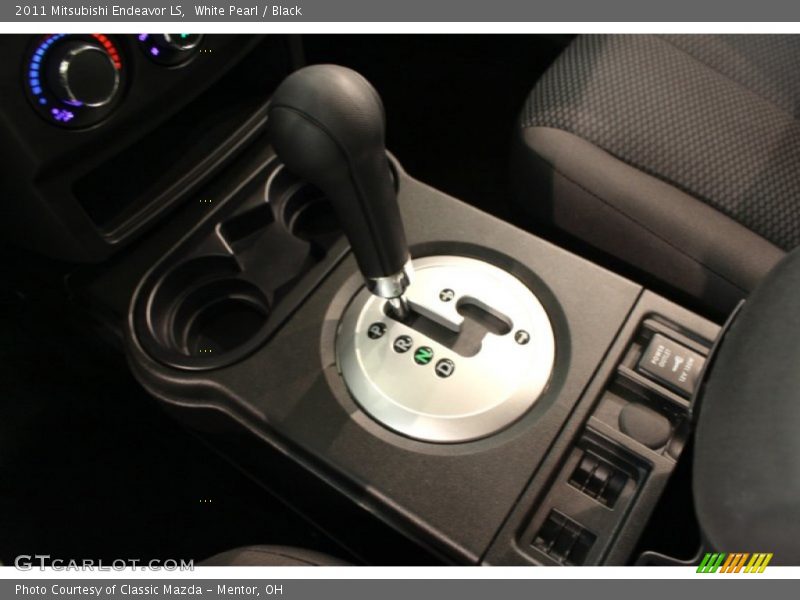White Pearl / Black 2011 Mitsubishi Endeavor LS
