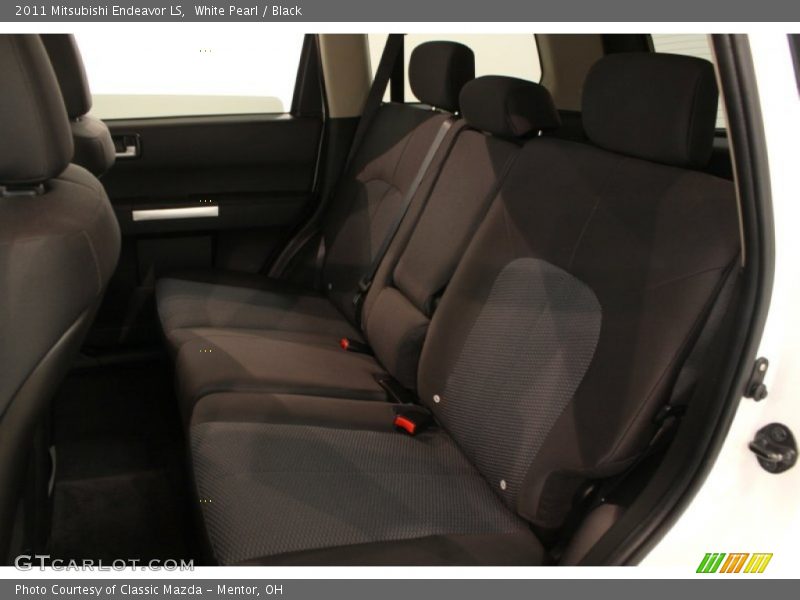 White Pearl / Black 2011 Mitsubishi Endeavor LS