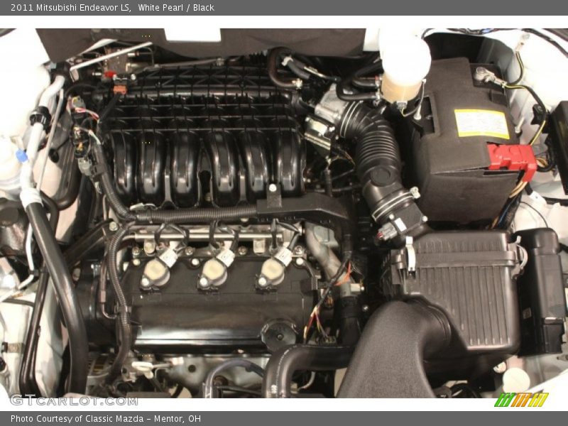 White Pearl / Black 2011 Mitsubishi Endeavor LS