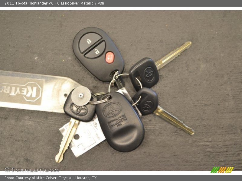 Classic Silver Metallic / Ash 2011 Toyota Highlander V6