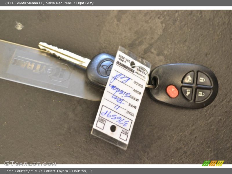 Salsa Red Pearl / Light Gray 2011 Toyota Sienna LE