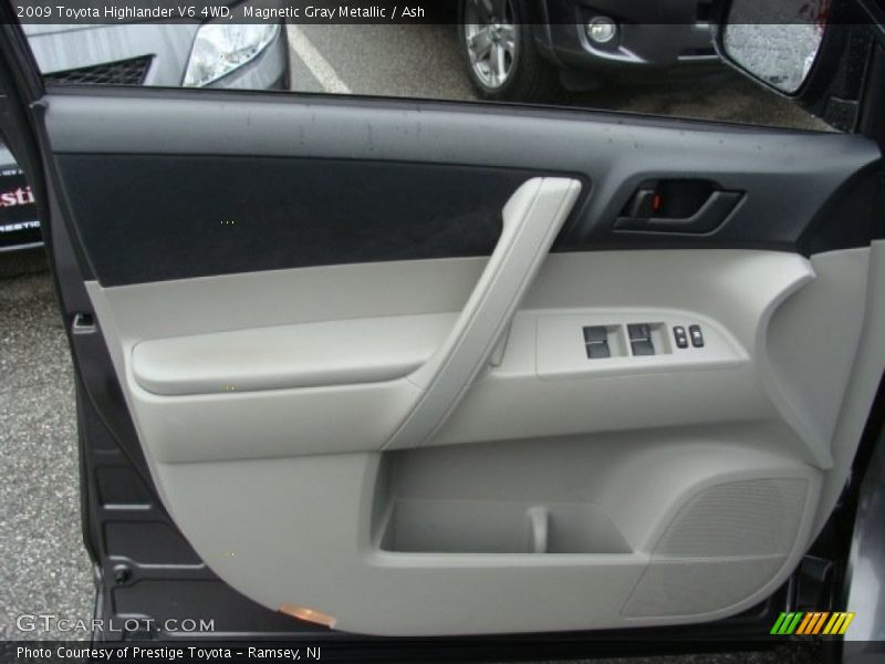 Magnetic Gray Metallic / Ash 2009 Toyota Highlander V6 4WD