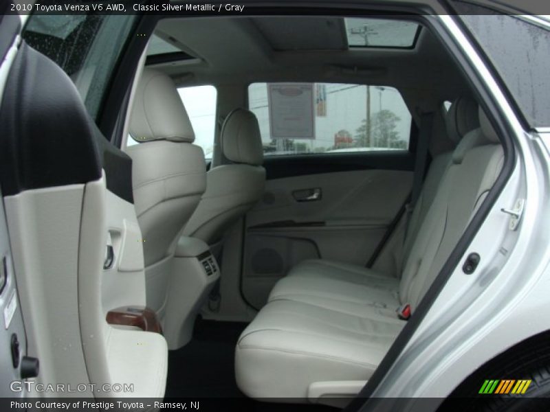 Classic Silver Metallic / Gray 2010 Toyota Venza V6 AWD