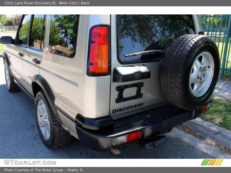 White Gold / Black 2003 Land Rover Discovery SE