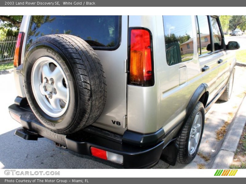 White Gold / Black 2003 Land Rover Discovery SE