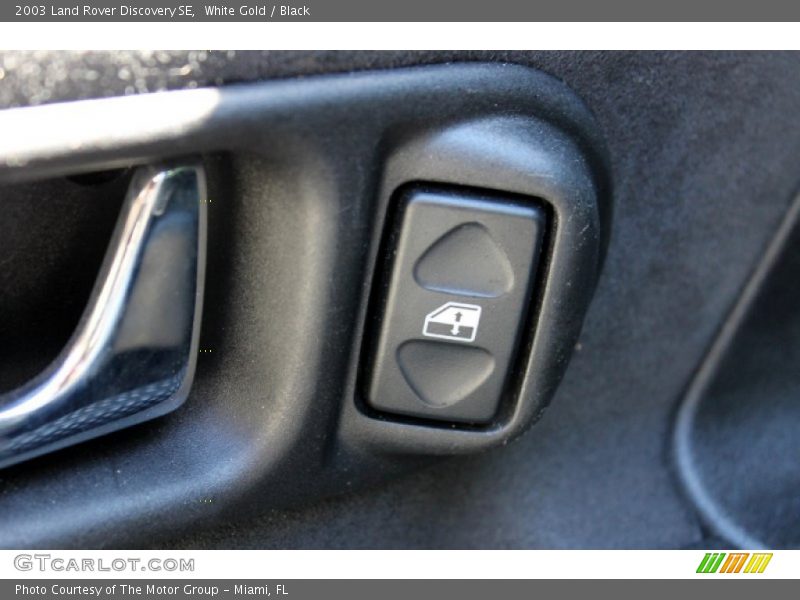 White Gold / Black 2003 Land Rover Discovery SE