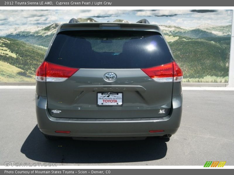 Cypress Green Pearl / Light Gray 2012 Toyota Sienna LE AWD