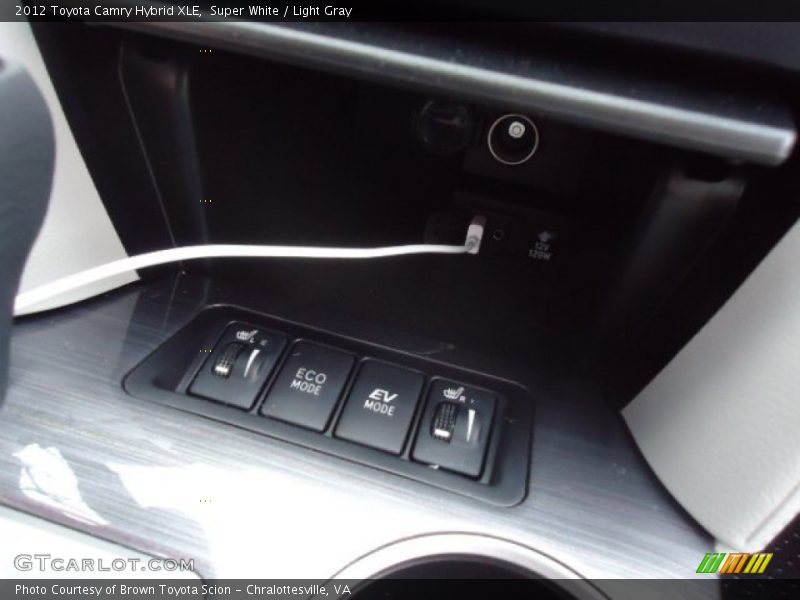 Super White / Light Gray 2012 Toyota Camry Hybrid XLE