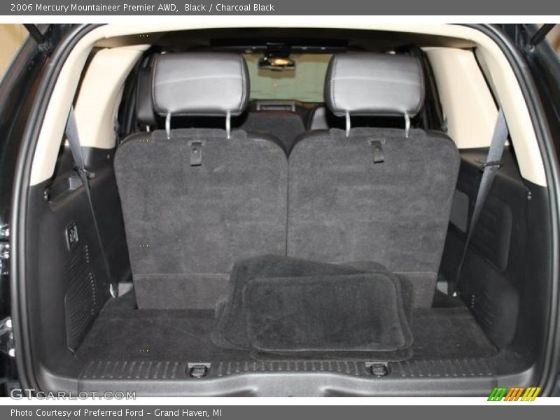  2006 Mountaineer Premier AWD Trunk