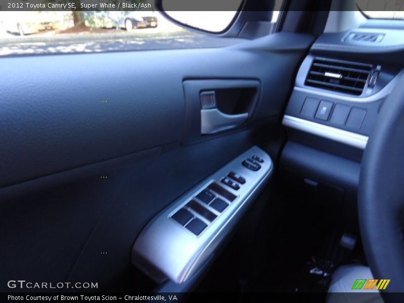 Super White / Black/Ash 2012 Toyota Camry SE