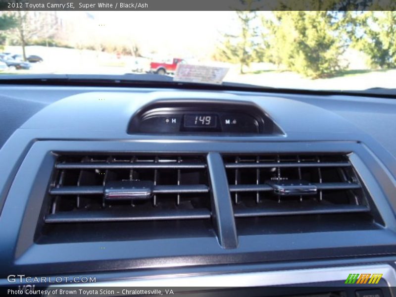 Super White / Black/Ash 2012 Toyota Camry SE