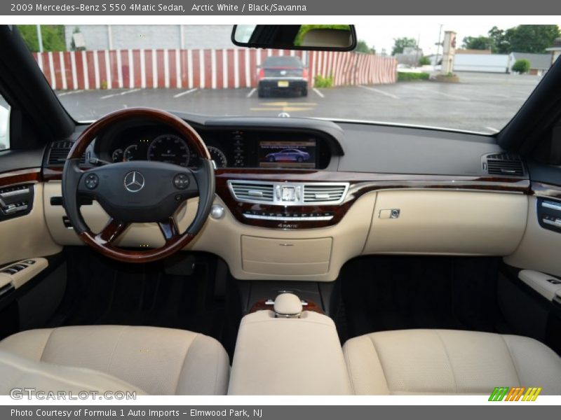 Dashboard of 2009 S 550 4Matic Sedan