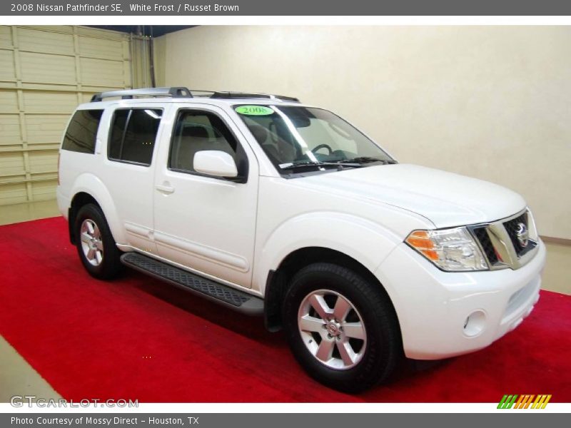 Front 3/4 View of 2008 Pathfinder SE