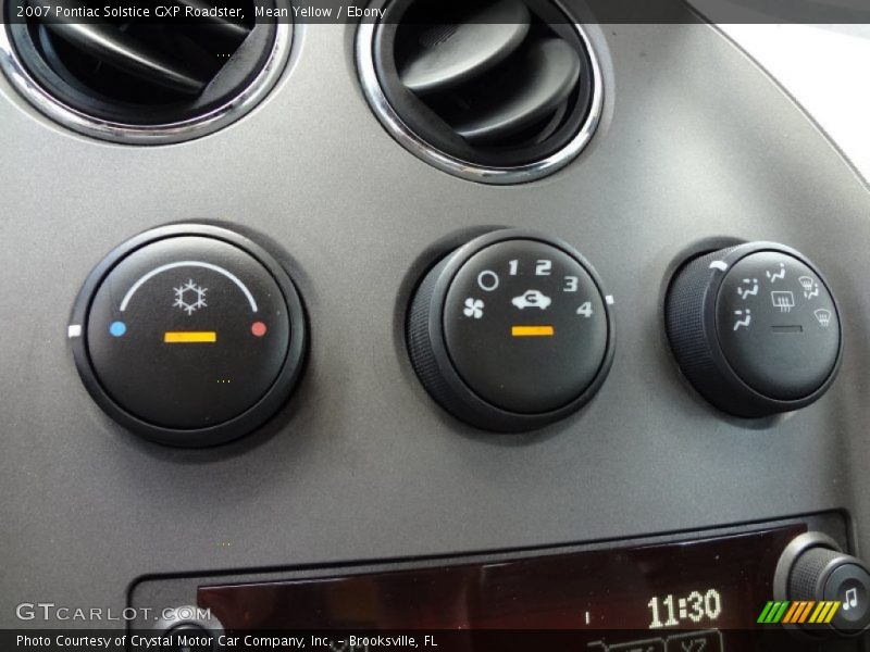 Controls of 2007 Solstice GXP Roadster