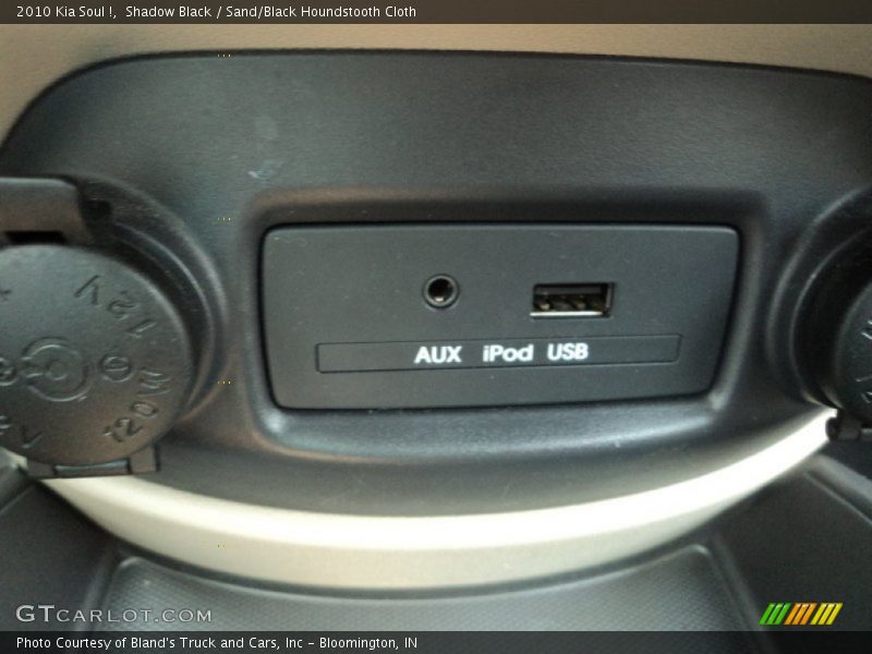 Shadow Black / Sand/Black Houndstooth Cloth 2010 Kia Soul !