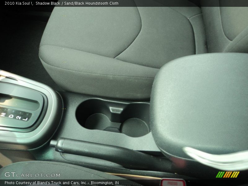 Shadow Black / Sand/Black Houndstooth Cloth 2010 Kia Soul !