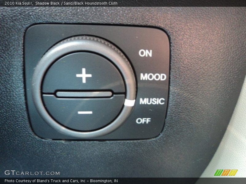 Shadow Black / Sand/Black Houndstooth Cloth 2010 Kia Soul !