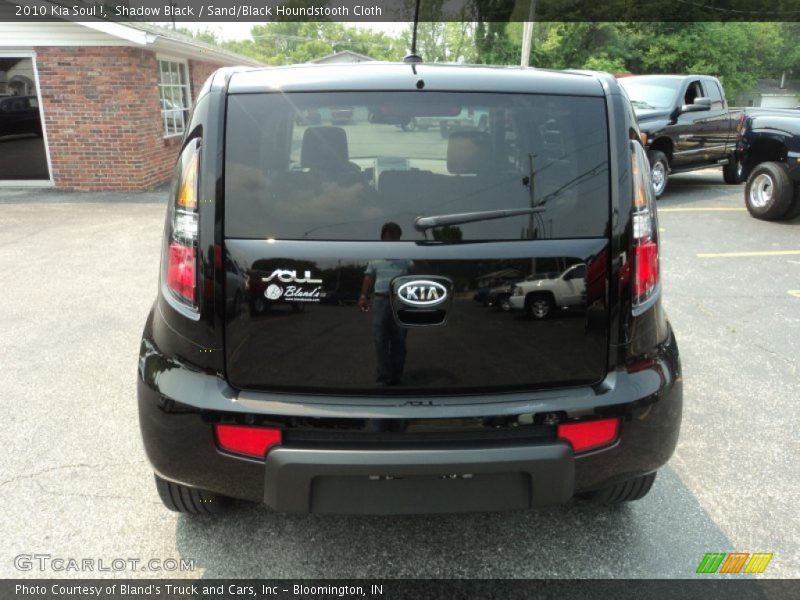 Shadow Black / Sand/Black Houndstooth Cloth 2010 Kia Soul !