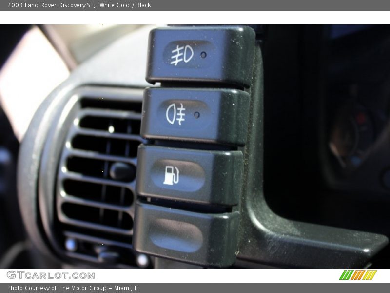 White Gold / Black 2003 Land Rover Discovery SE