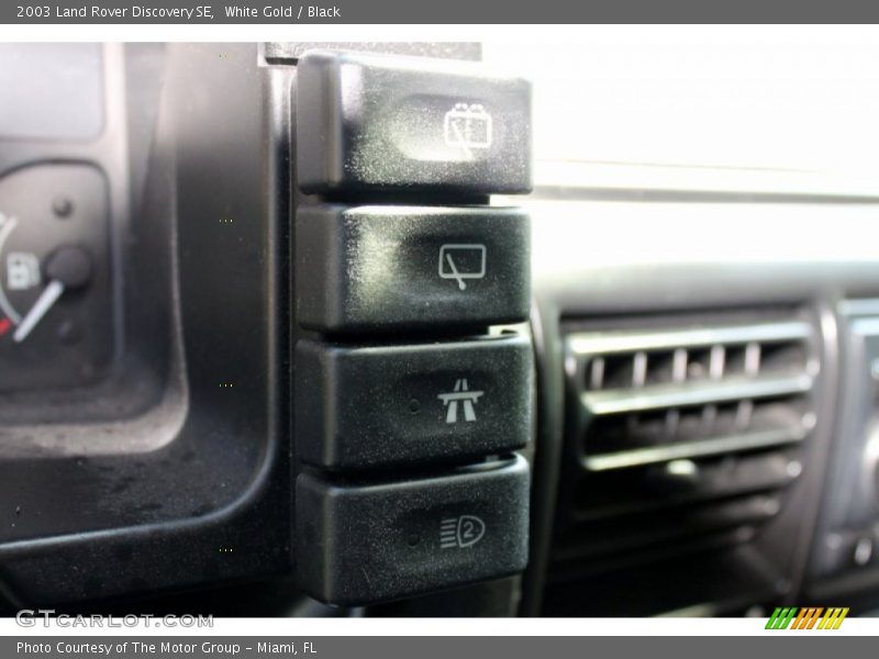 White Gold / Black 2003 Land Rover Discovery SE