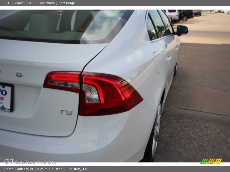 Ice White / Soft Beige 2012 Volvo S60 T5