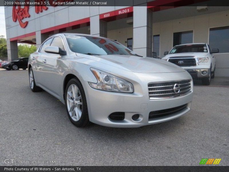 Radiant Silver Metallic / Charcoal 2009 Nissan Maxima 3.5 S