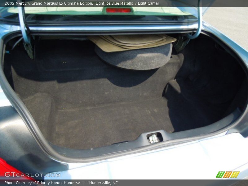  2009 Grand Marquis LS Ultimate Edition Trunk