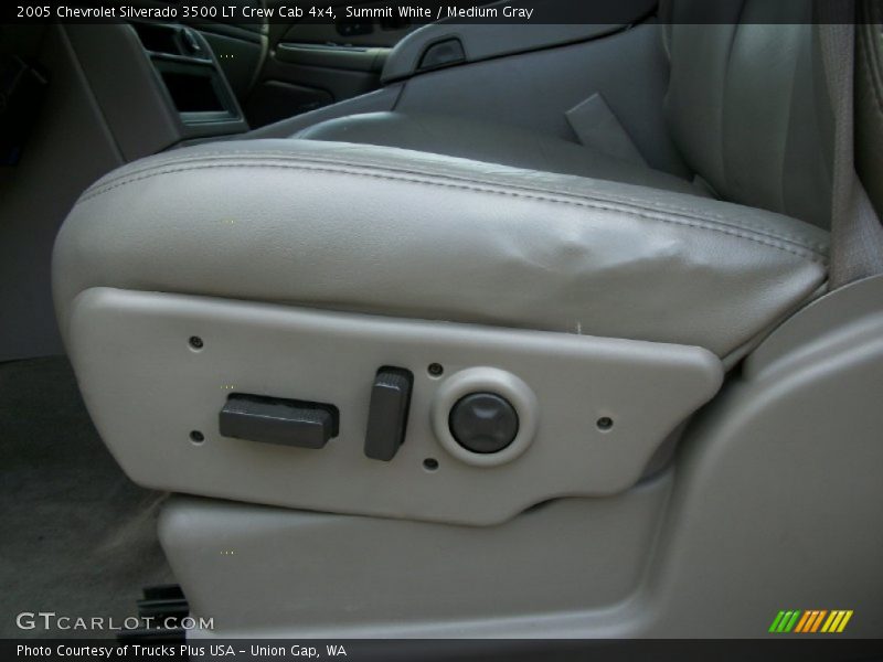Controls of 2005 Silverado 3500 LT Crew Cab 4x4