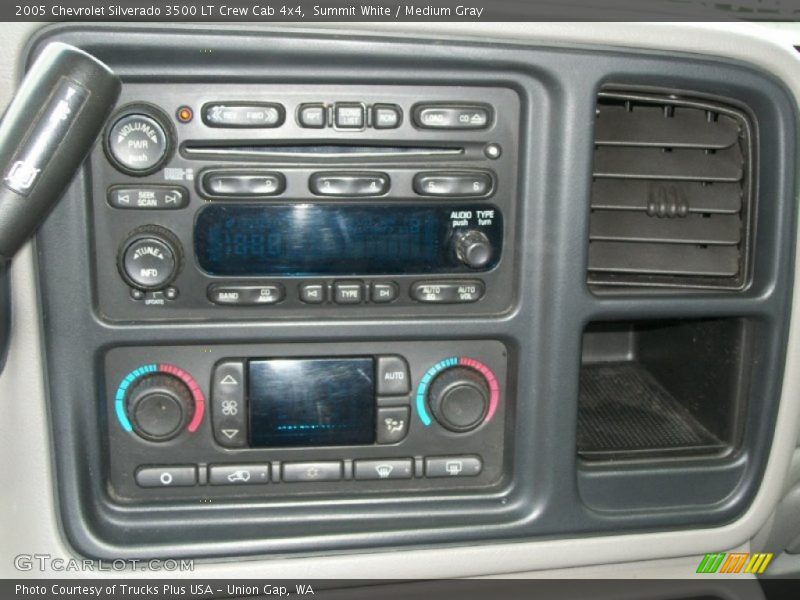 Controls of 2005 Silverado 3500 LT Crew Cab 4x4