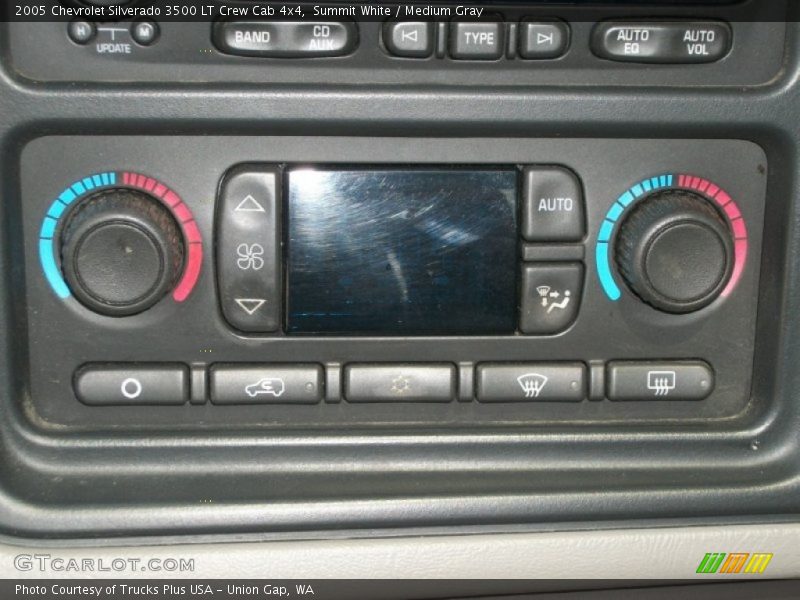 Controls of 2005 Silverado 3500 LT Crew Cab 4x4