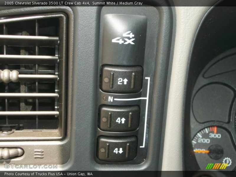 Controls of 2005 Silverado 3500 LT Crew Cab 4x4