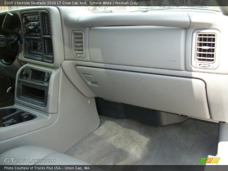 Dashboard of 2005 Silverado 3500 LT Crew Cab 4x4