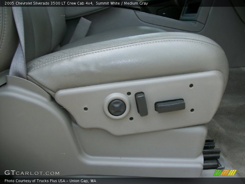 Controls of 2005 Silverado 3500 LT Crew Cab 4x4