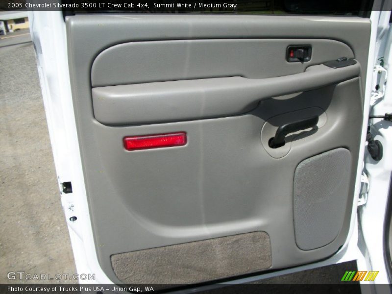 Door Panel of 2005 Silverado 3500 LT Crew Cab 4x4
