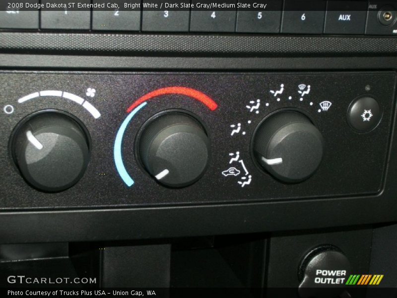 Controls of 2008 Dakota ST Extended Cab