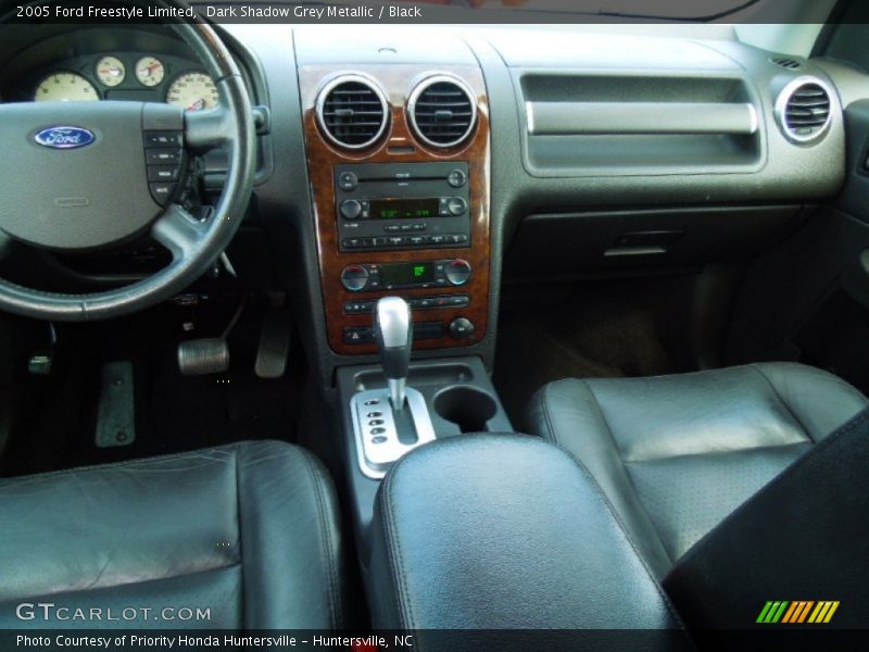 Dashboard of 2005 Freestyle Limited