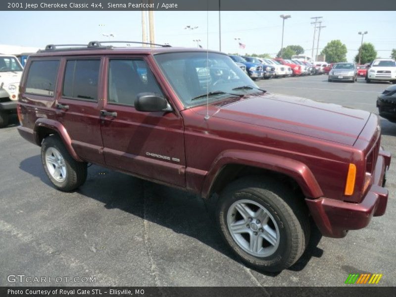 Front 3/4 View of 2001 Cherokee Classic 4x4